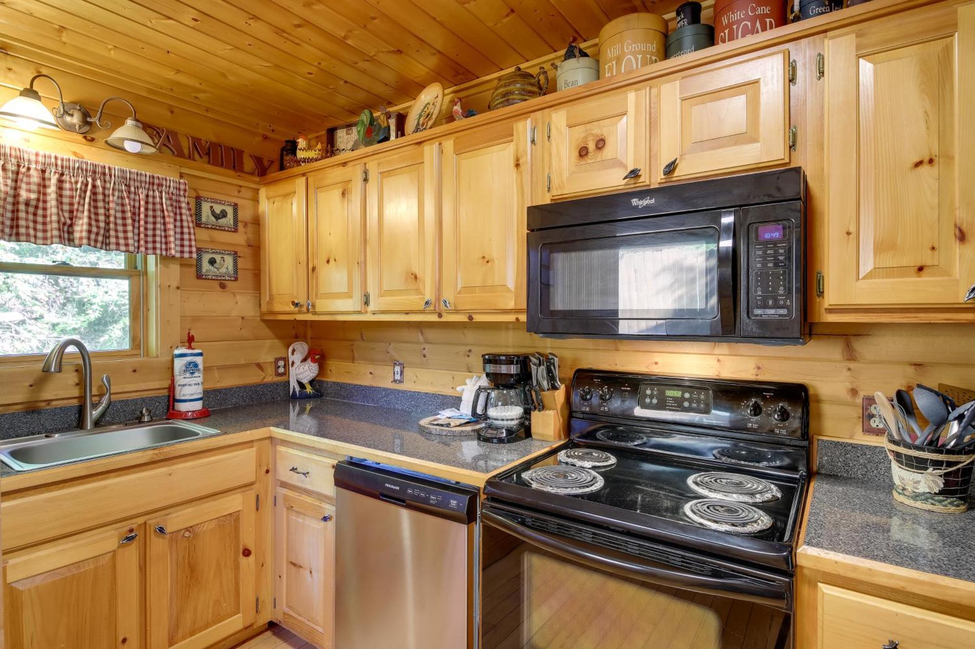 Secluded And Wooded Wears Valley Cabin With Fire Pit! Sevierville Dış mekan fotoğraf