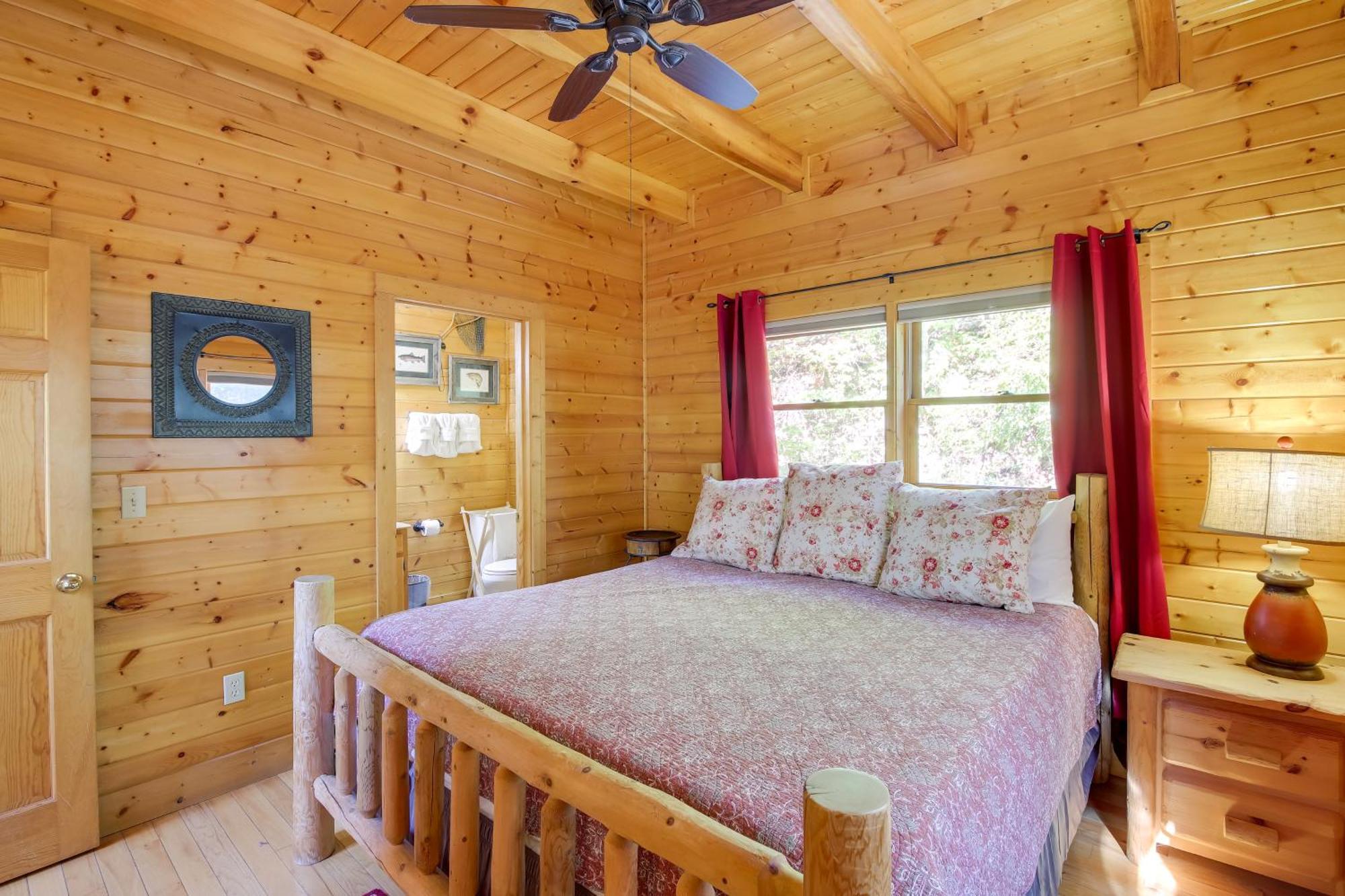 Secluded And Wooded Wears Valley Cabin With Fire Pit! Sevierville Dış mekan fotoğraf