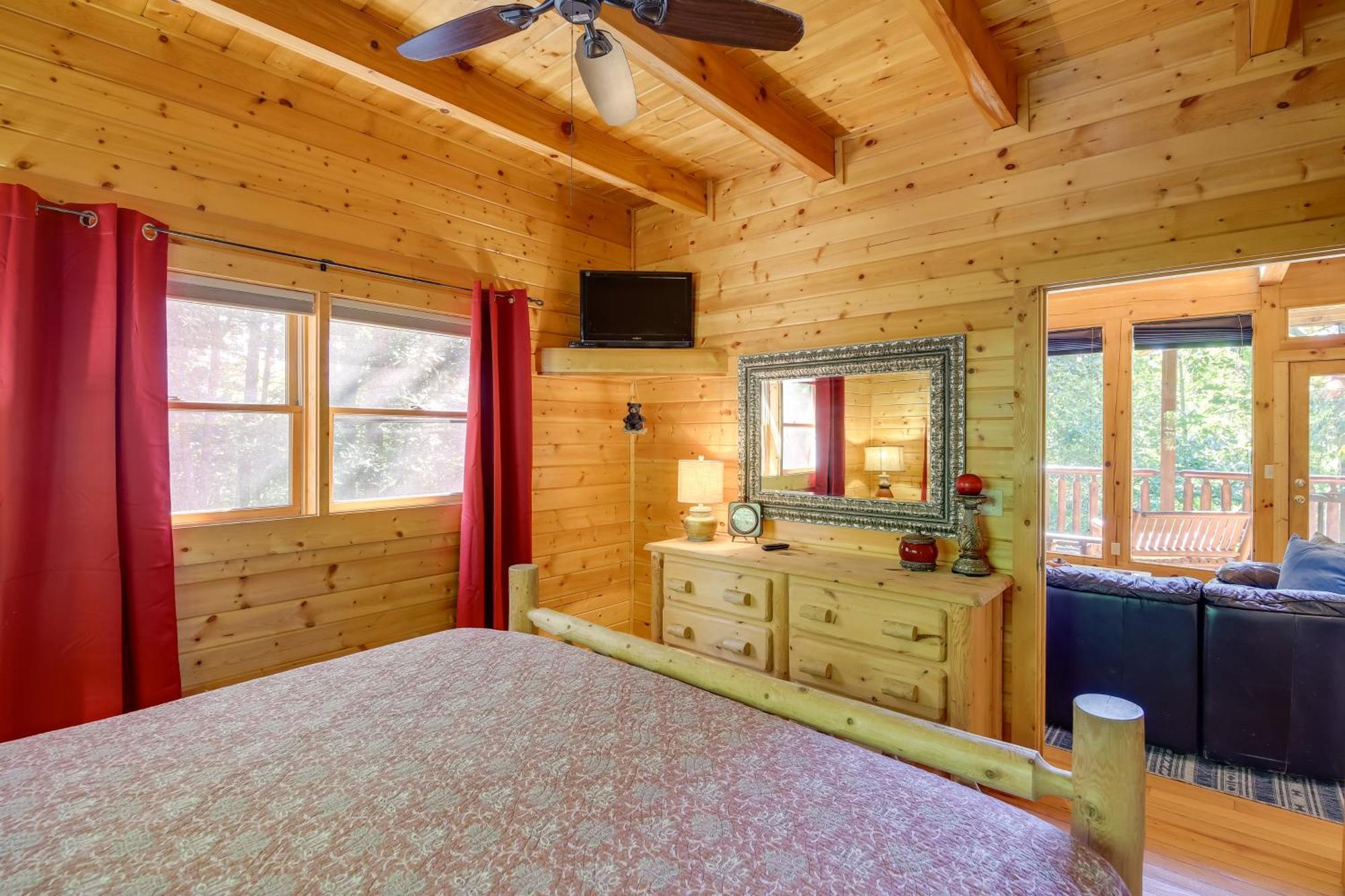 Secluded And Wooded Wears Valley Cabin With Fire Pit! Sevierville Dış mekan fotoğraf